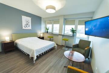 Фото номера Двухместный номер Делюкс с 1 кроватью и балконом Хостелы Symbiosis Hostel г. Паланга 6