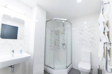 Фото номера Семейный номер с балконом Хостелы Symbiosis Hostel г. Паланга 9