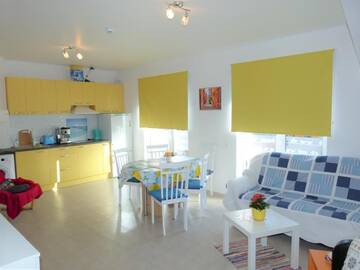 Фото номера Апартаменты с балконом Апартаменты Geltoni apartamentai г. Паланга 6