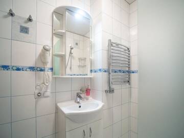 Фото номера Двухместный номер с 2 отдельными кроватями и ванной комнатой Гостевой дом Šarkutė г. Паланга 4