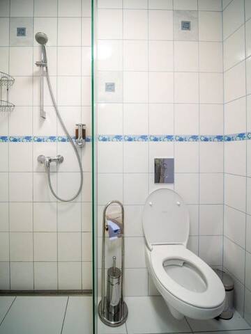 Фото номера Двухместный номер с 2 отдельными кроватями и ванной комнатой Гостевой дом Šarkutė г. Паланга 5