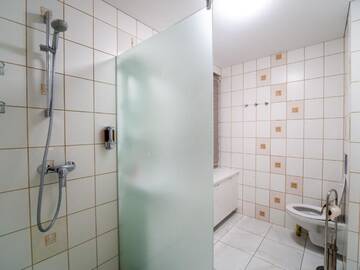 Фото номера Двухместный номер с 2 отдельными кроватями и ванной комнатой Гостевой дом Šarkutė г. Паланга 4