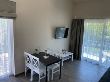 Фото номера Четырехместный номер с балконом Апарт-отели SKY Villa г. Паланга 8