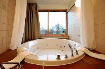 Фото номера Полулюкс с гидромассажной ванной - Здание Luxury Отель Palanga Life Balance SPA Hotel г. Паланга 6