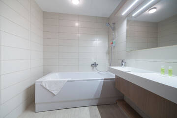 Фото номера Апартаменты с 2 спальнями и доступом в спа-центр по утрам Отель Amberton Green Apartments Palanga г. Паланга 2