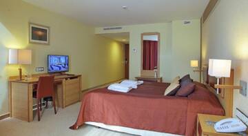 Фото номера Семейный люкс с неограниченным доступом в спа-центр Отель Gabija Hotel &amp; SPA г. Паланга 2