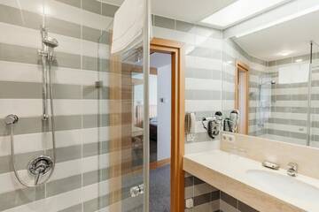 Фото номера Стандартный одноместный номер с доступом в спа-центр Отель Vanagupe Spa Resort г. Паланга 5