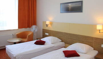 Фото номера Двухместный номер с 2 отдельными кроватями Отель Info Hotel г. Паланга 4